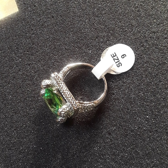 Ladies Ring size 9 - Picture 7 of 7